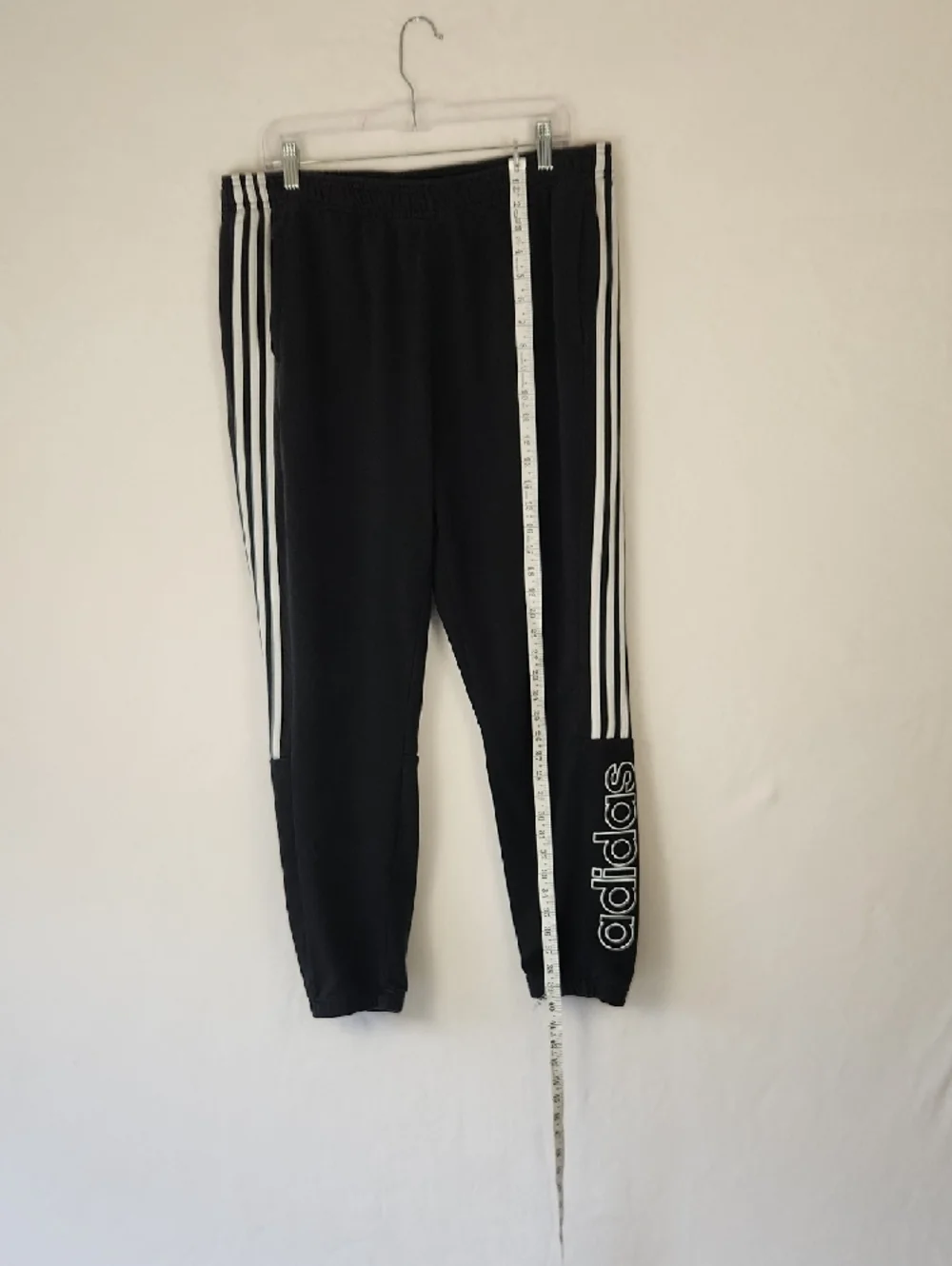 Adidas Sweatpants Men's XL‎ Black with White Stripes On The Side.